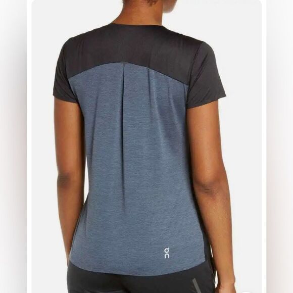 On running cloud performing black and grey shirt size M - Picture 6 of 14